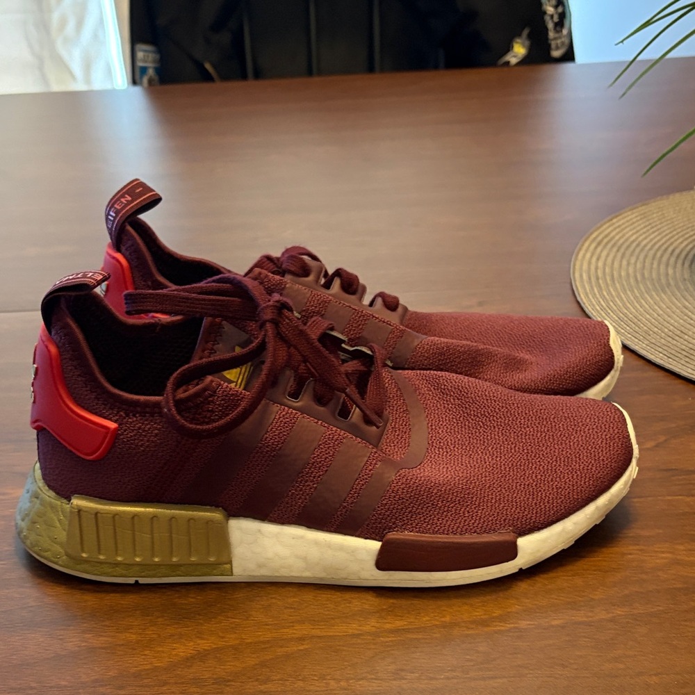 Adidas NMD R1 Women’s Sneaker Casual Maroon Shoe Athletic Tennis Gym size 8.5
